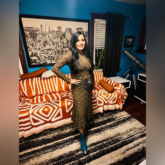 Meet your Posher, Lisa - Picture 2 of 3